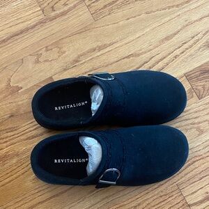 NWOB Revitalign Slippers Size 9B